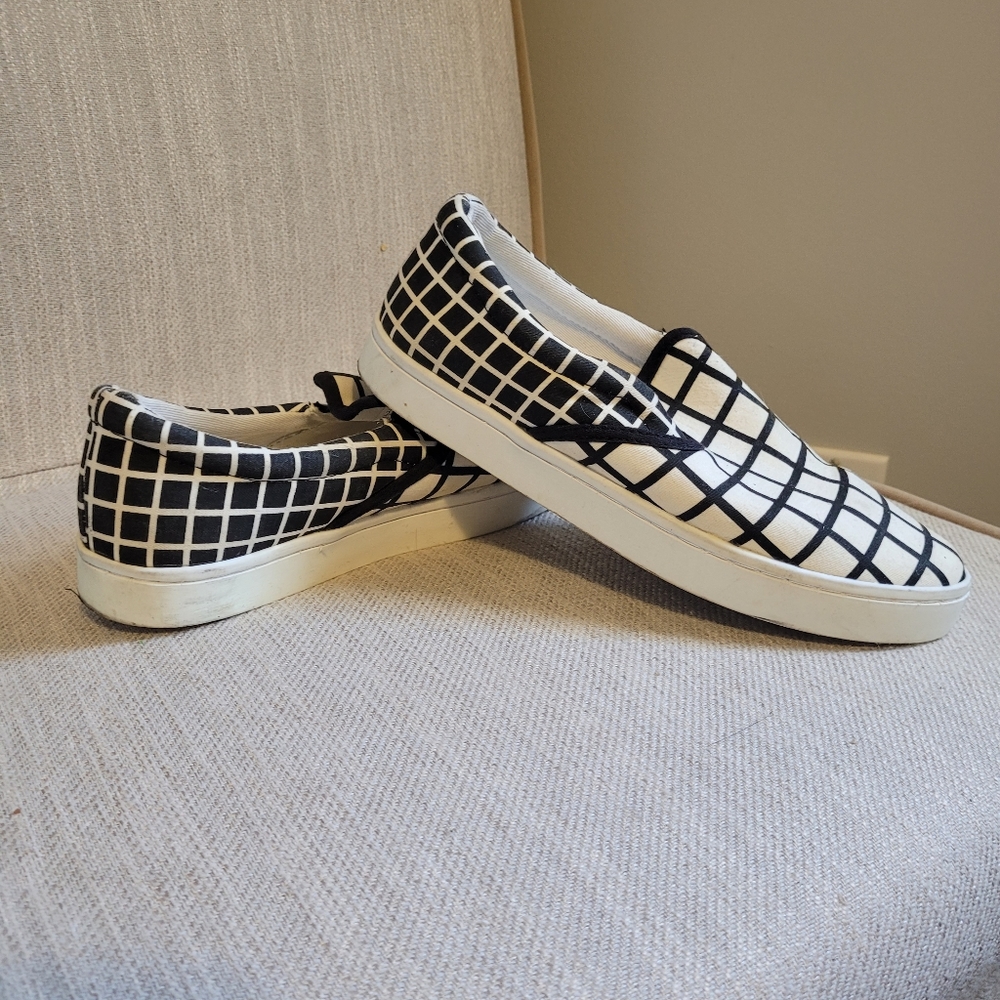 6.5 Airwalk Slip on Sneakers